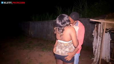 Pouliční romantika a žhavý sex s baculkou z klubu